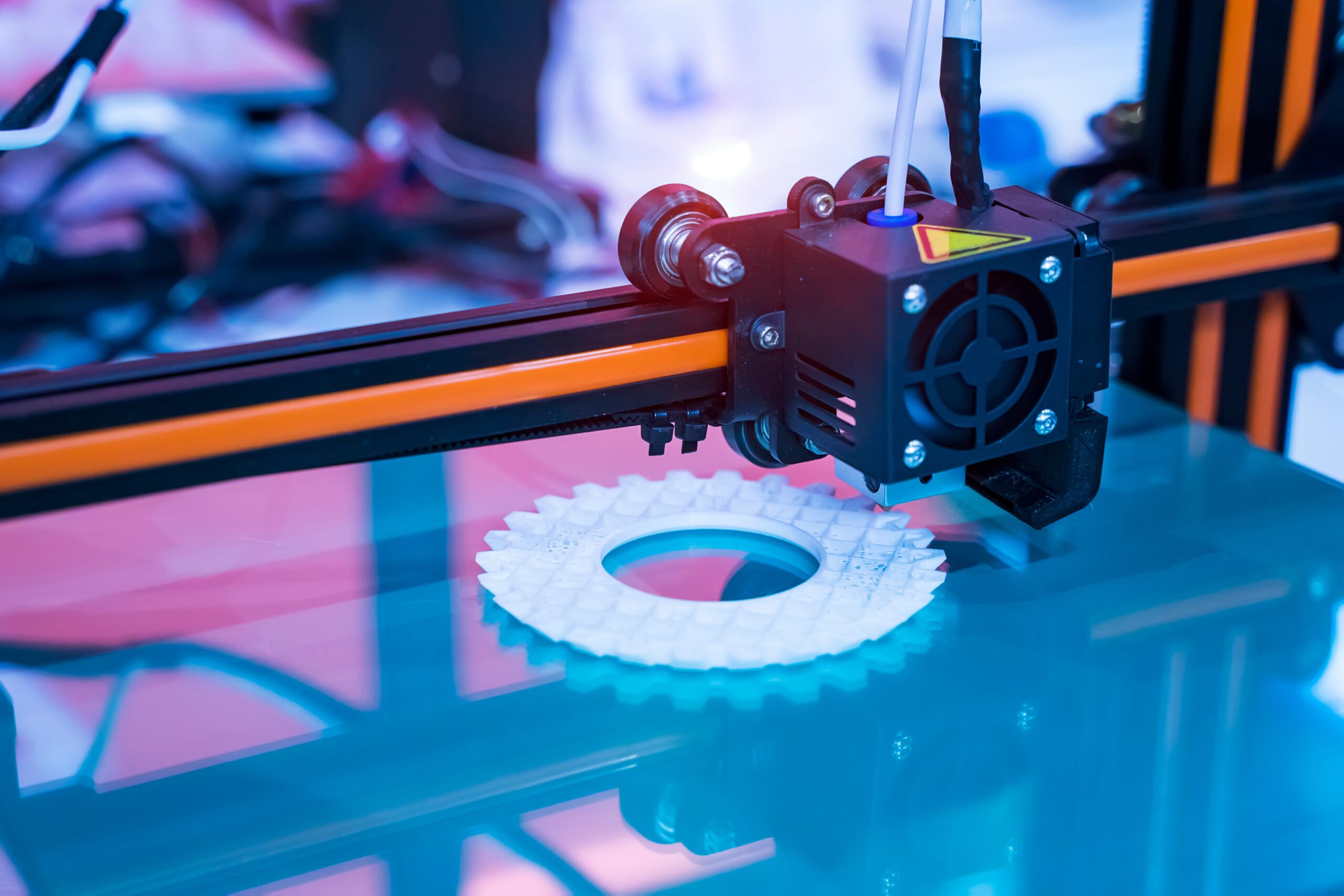 Three dimensional printing machine